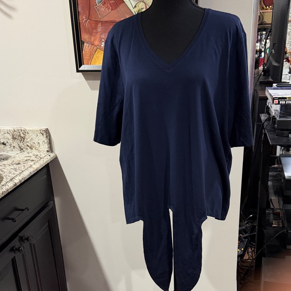 Chicos women’s knit top Size 3 NWT classic navy